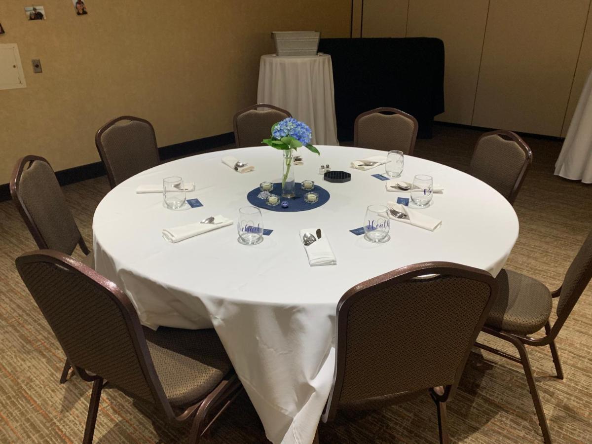 Radisson Hotel Detroit-פרמינגטון הילס מראה חיצוני תמונה