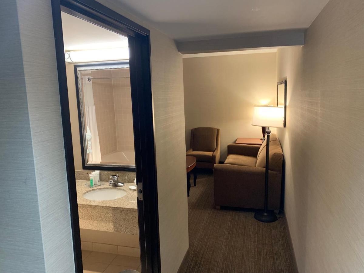 Radisson Hotel Detroit-פרמינגטון הילס מראה חיצוני תמונה