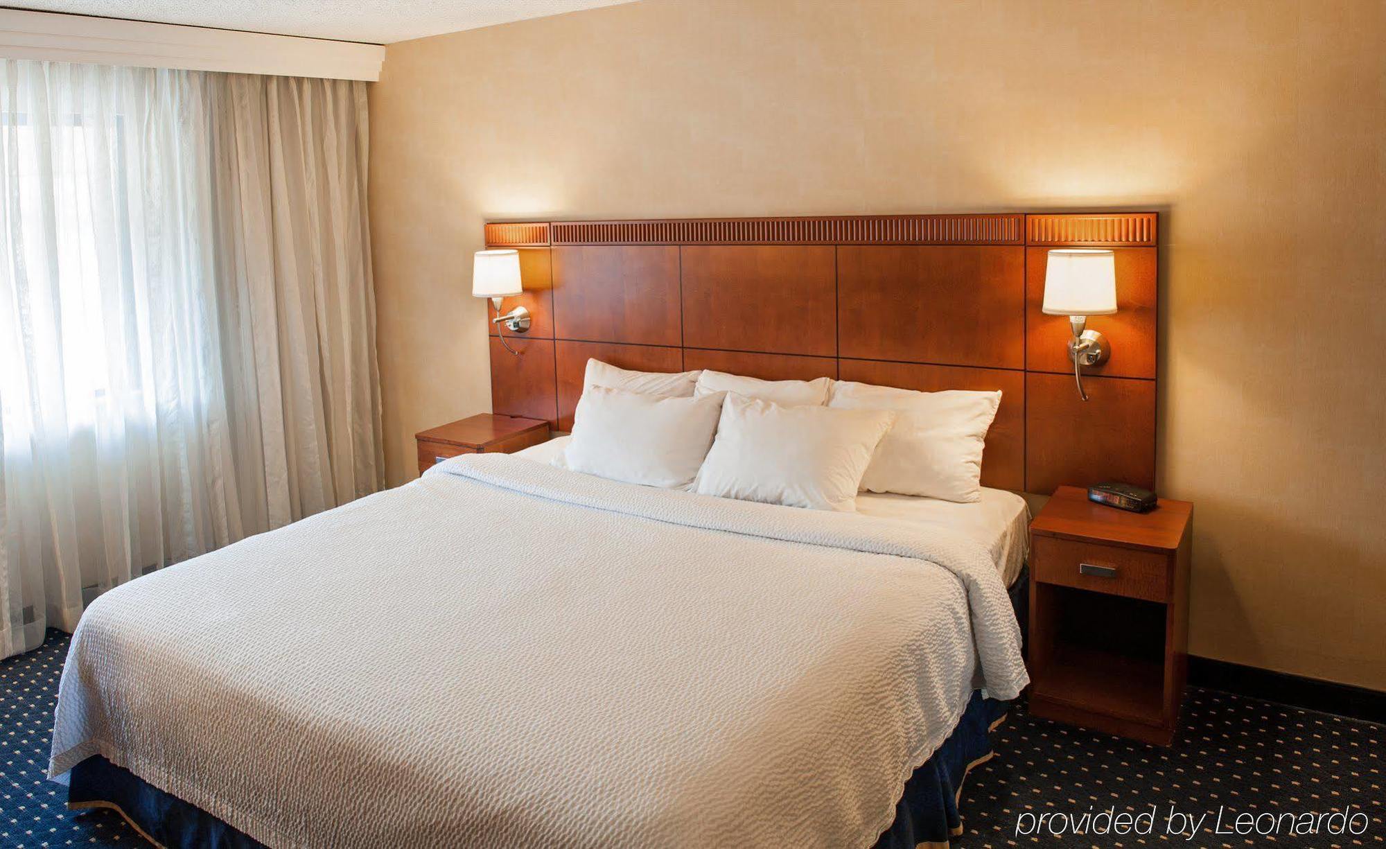 Radisson Hotel Detroit-פרמינגטון הילס מראה חיצוני תמונה