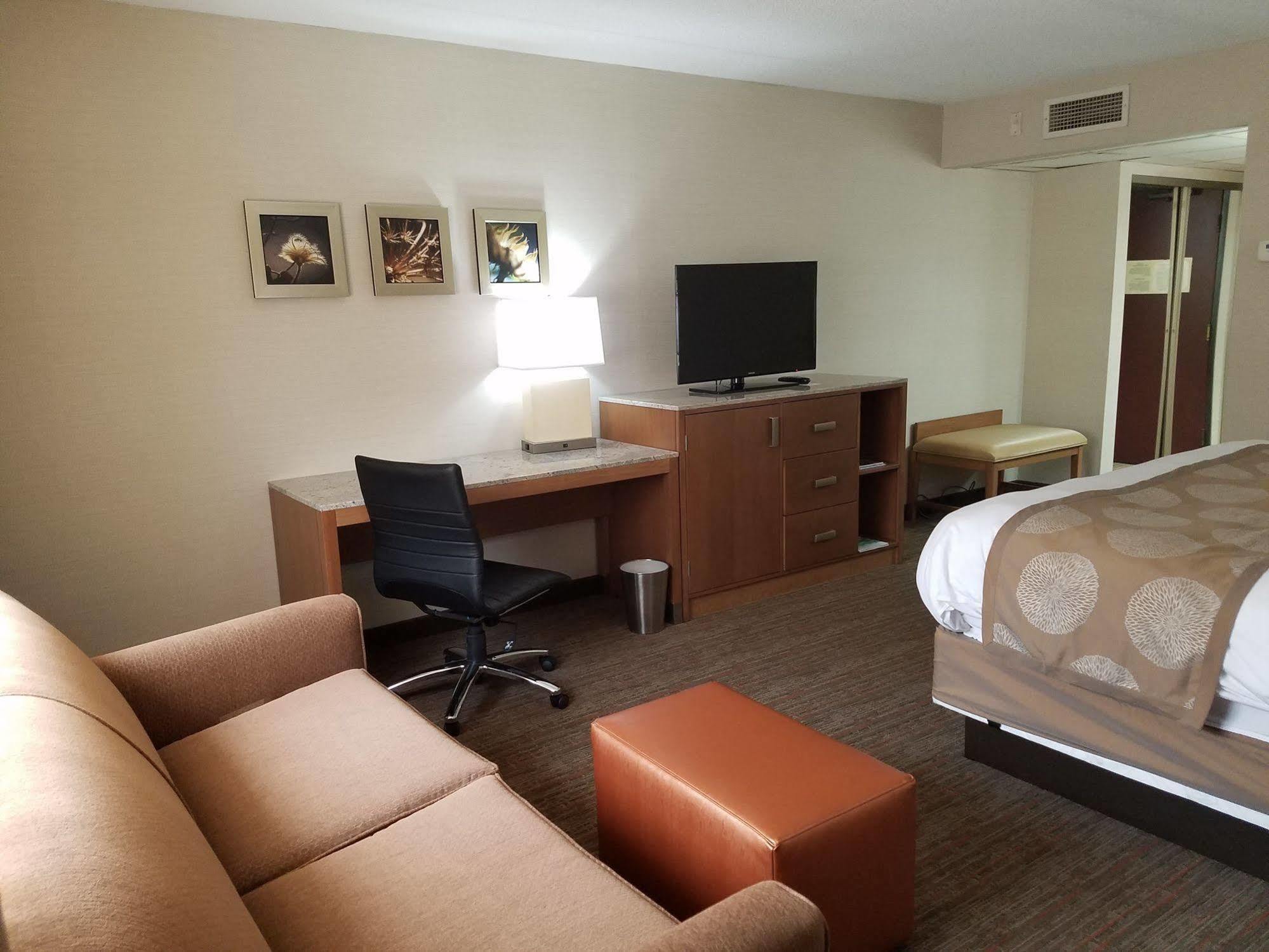 Radisson Hotel Detroit-פרמינגטון הילס מראה חיצוני תמונה