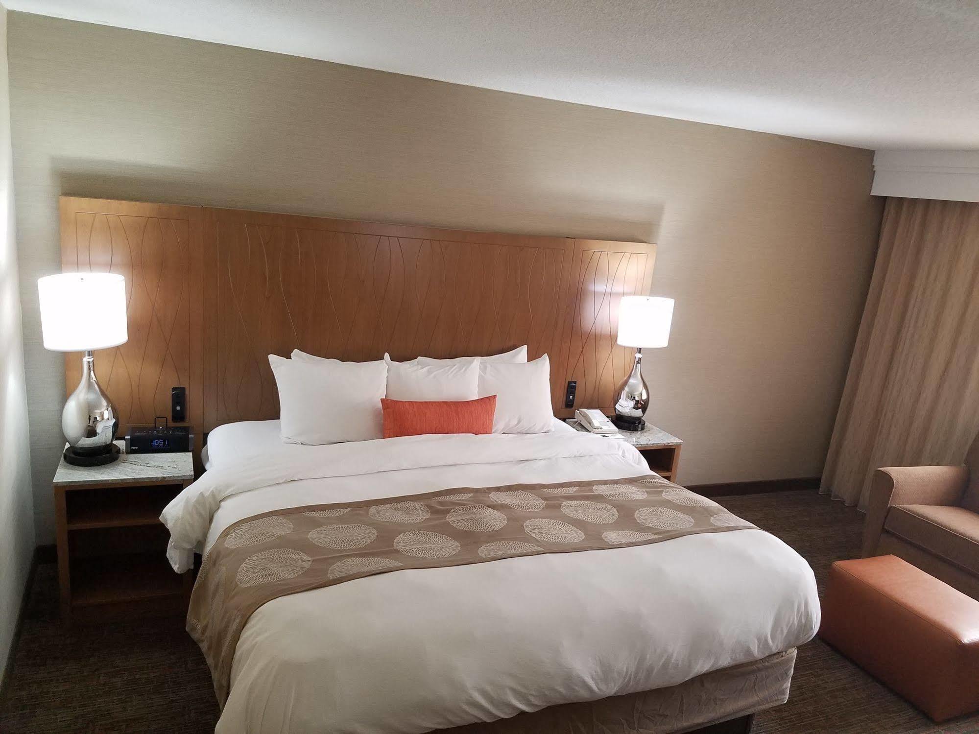 Radisson Hotel Detroit-פרמינגטון הילס מראה חיצוני תמונה