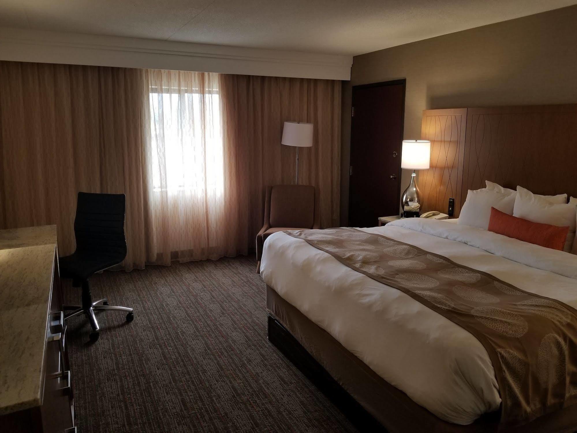 Radisson Hotel Detroit-פרמינגטון הילס מראה חיצוני תמונה