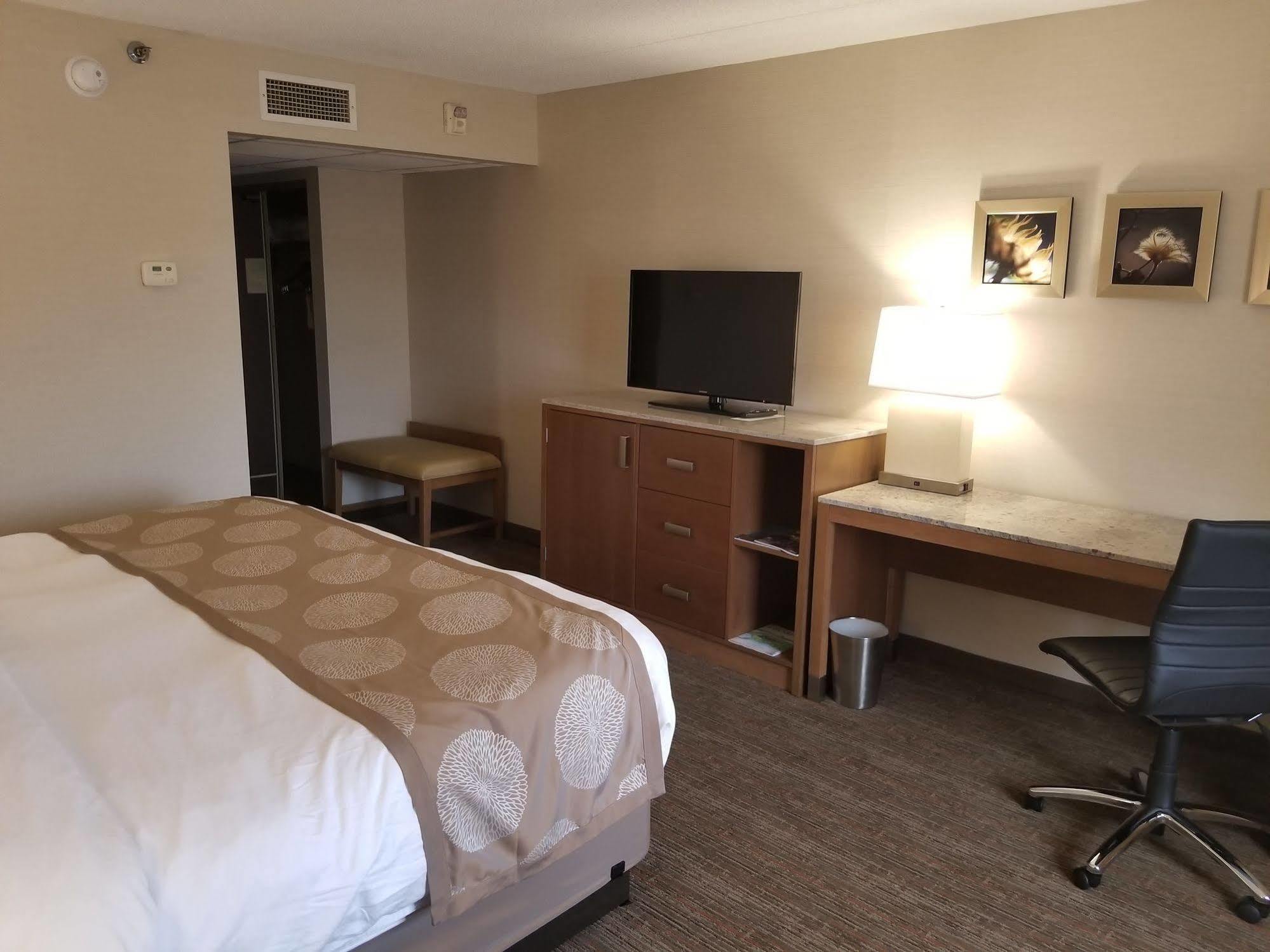 Radisson Hotel Detroit-פרמינגטון הילס מראה חיצוני תמונה
