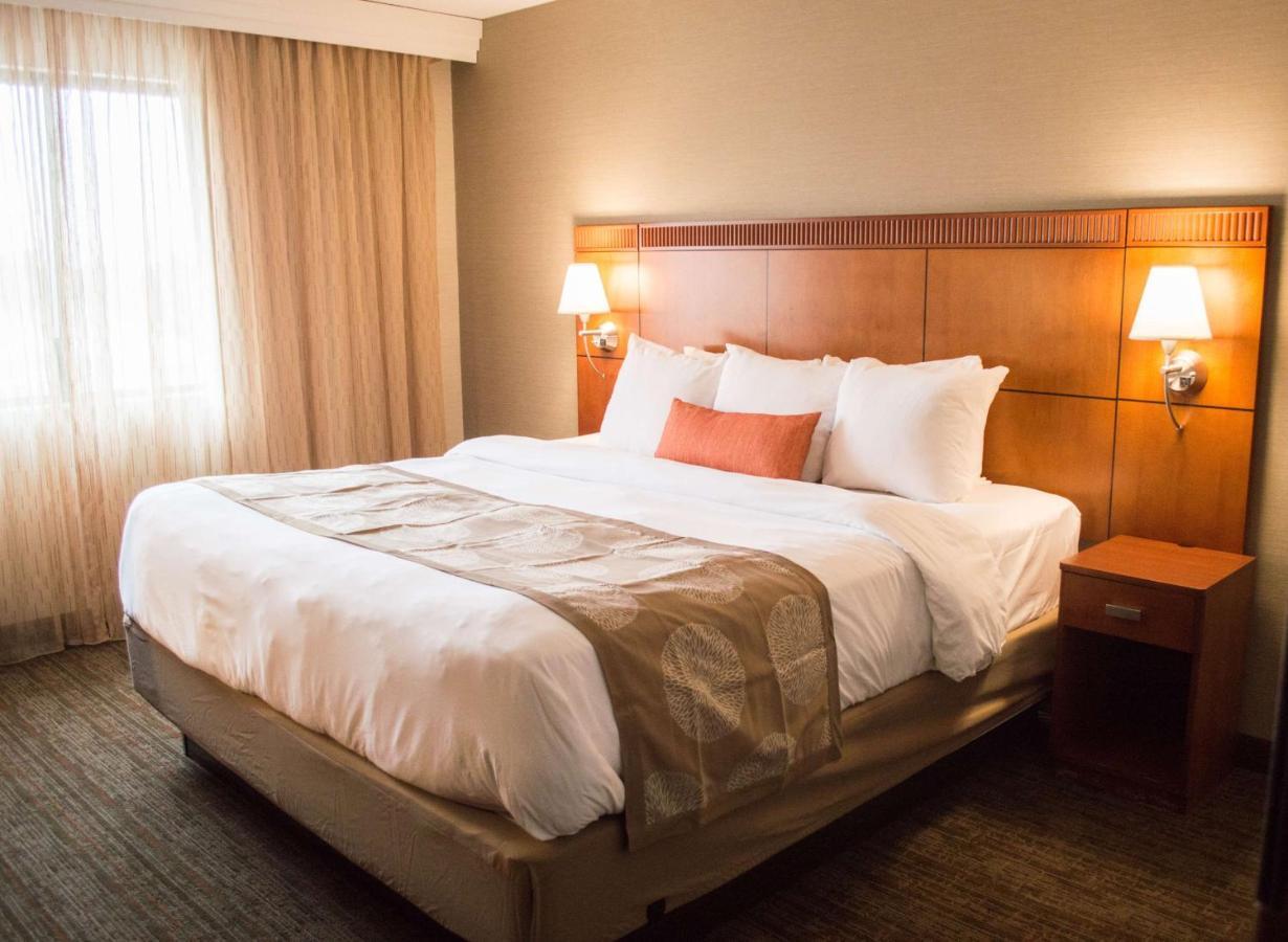 Radisson Hotel Detroit-פרמינגטון הילס מראה חיצוני תמונה